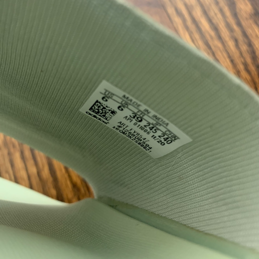 NWOT adidas Unisex-Adult Adilette Comfort Sandals Slide Sz 6M - Picture 6 of 9